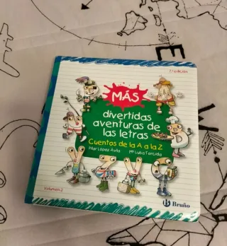 Libro infantil y chanclas