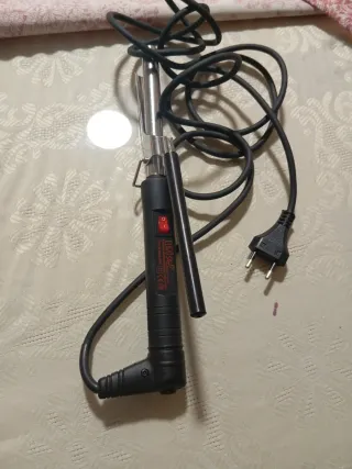 Plancha de pelo negra y plateada