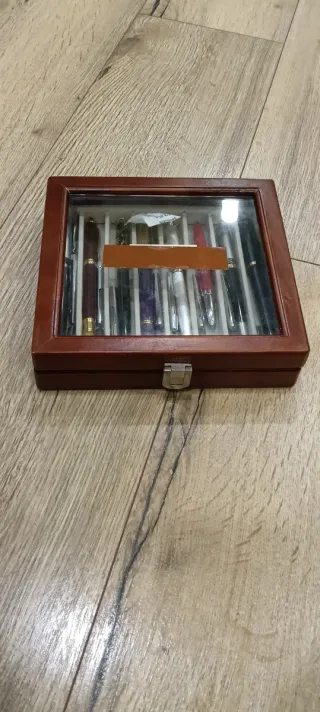 Collezione di penne stilografiche in astuccio di legno