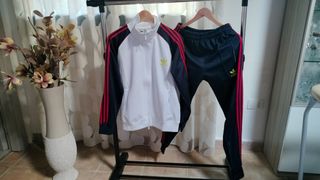 Tuta Adidas blu, bianca e rossa