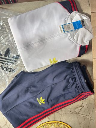 Tuta Adidas blu, bianca e rossa
