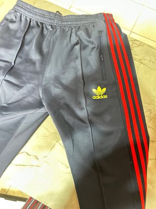 Tuta Adidas blu, bianca e rossa