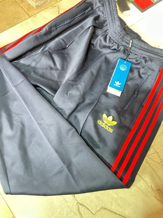 Tuta Adidas blu, bianca e rossa