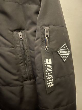 Abrigo Hollister Negro con Capucha y Pelo