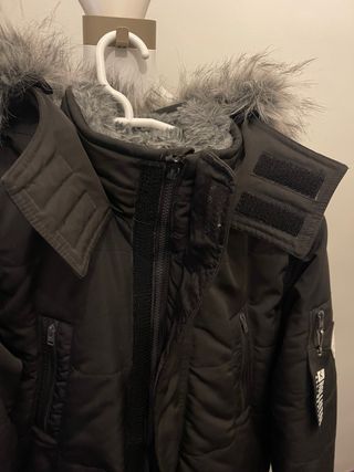 Abrigo Hollister Negro con Capucha y Pelo