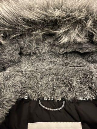 Abrigo Hollister Negro con Capucha y Pelo