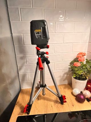 Nivel láser SKIL con trípode