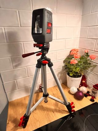 Nivel láser SKIL con trípode