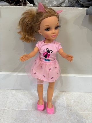 Muñeca Nancy con vestido rosa