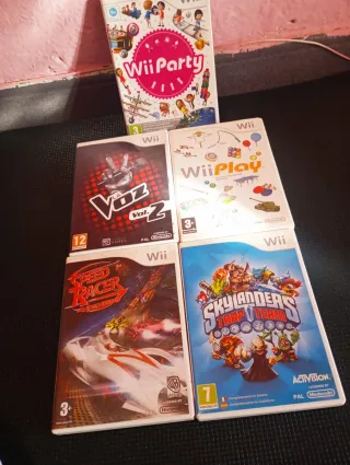 Confezione 5 Giochi Wii: Wii Party, Wii Play, La Voz, Speed Racer, Skylanders Trap Team