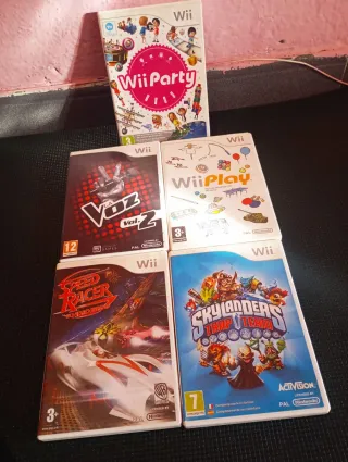 Confezione 5 Giochi Wii: Wii Party, Wii Play, La Voz, Speed Racer, Skylanders Trap Team