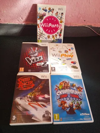 Confezione 5 Giochi Wii: Wii Party, Wii Play, La Voz, Speed Racer, Skylanders Trap Team