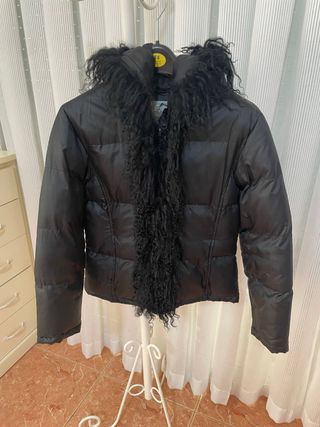 Chaqueta negra con pelo