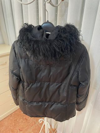 Chaqueta negra con pelo