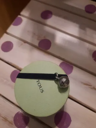 Colgante Tous Flor Dorado y Cordón Marrón