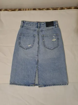 Falda vaquera desgastada