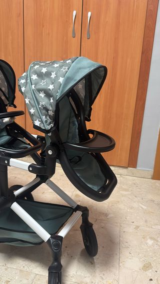 Passeggino gemellare per bambole con stampa a stelle