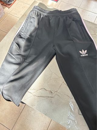 Tuta Adidas rosa e pantalone nero