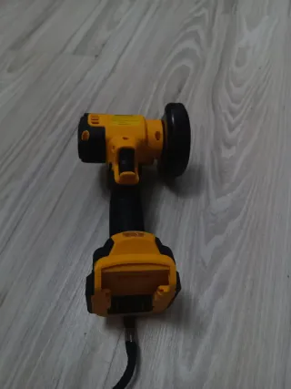 Mini sierra Dewalt DCS438N a batería solo cuerpo