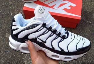 Nike TN Air Max Plus Negras