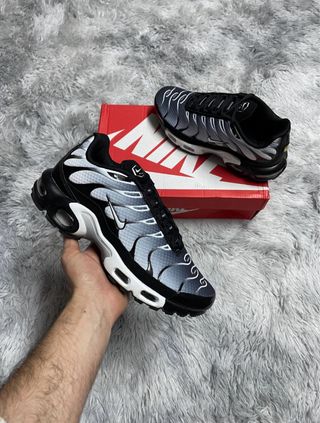 Nike TN Air Max Plus Negras