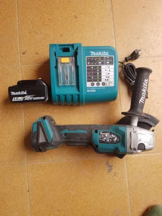 Makita DGA458  18V