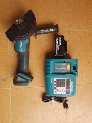 Makita DGA458  18V