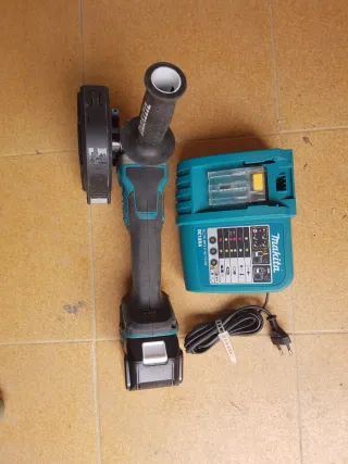 Makita DGA458  18V