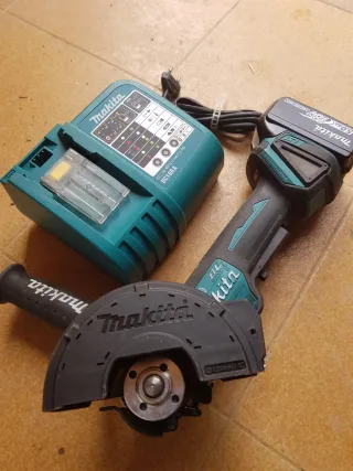 Makita DGA458  18V