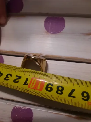 Anillo negro y dorado