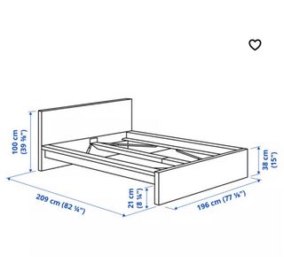 Cama blanca con colchón  + mesitas y cómoda
