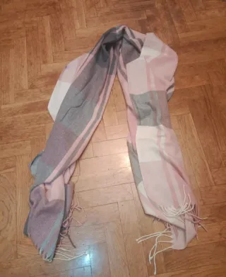 Bufanda a cuadros rosa y gris