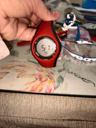 Reloj Decathlon Negro y Rojo