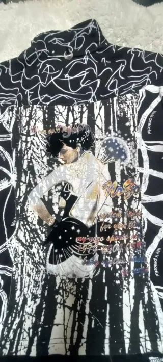 Chaqueta estampada flores y letras