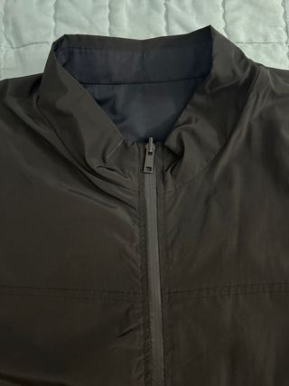 Chaqueta reversible fina en negro y azul marino