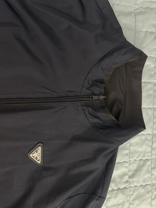 Chaqueta reversible fina en negro y azul marino