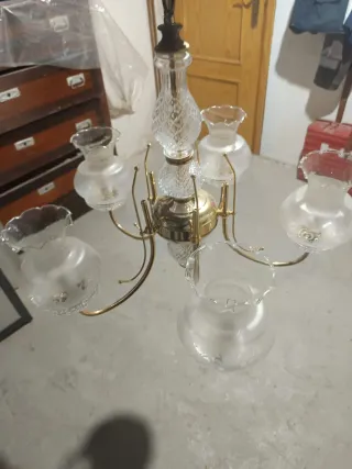 Lámpara de araña antigua cristal y metal