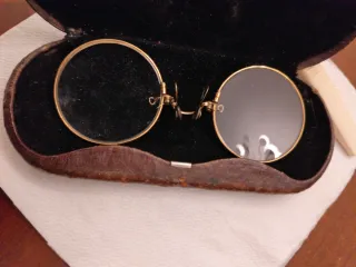 Occhiali stringinaso antichi