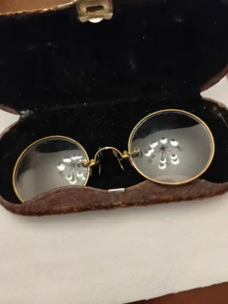 Occhiali stringinaso antichi