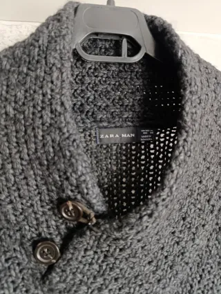 Jersey trenzado gris de Zara