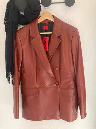 Blazer  HUGO burdeos Nuevo con Etiqueta