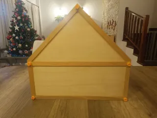 Casa di bambole in legno. COME NUOVA.