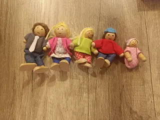 Casa di bambole in legno. COME NUOVA.