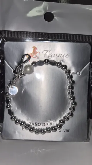 Pulsera Roja con Charm Dorado