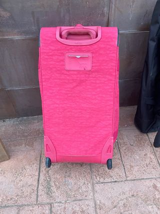 Maleta Kipling Semi-rígidas Rosa y maletas negras