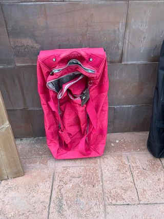 Maleta Kipling Semi-rígidas Rosa y maletas negras