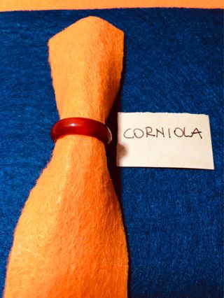 Anello fedina pietra corniola con piccolo difetto