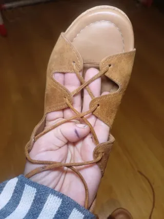 Sandalias de cuña con cordones