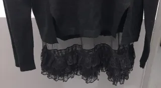Jersey negro de mujer con encajes de tul