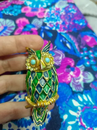 Broche búho esmaltado dorado y verde
